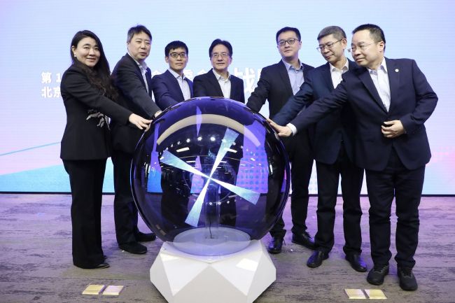 所以，我只是在等待。